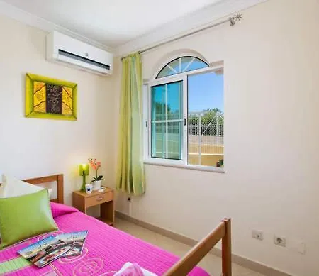 Catarina Villa *