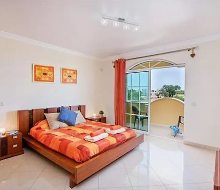 Catarina Villa *